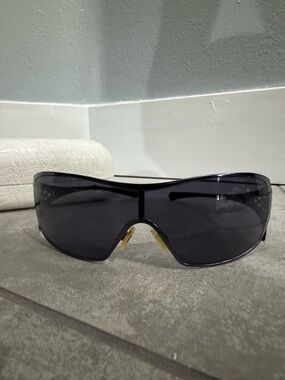Oakley Dart OO4008 sunglasses featuring a polished black frame with grey lenses